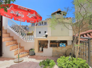 Apartments with WiFi Makarska - 19038