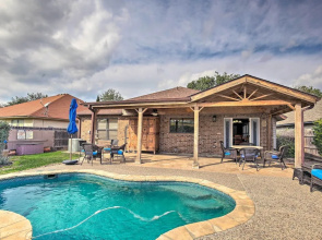 San Antonio Getaway ~ 18 Mi to Dtwn + Pool!