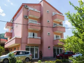 Dom Apartments