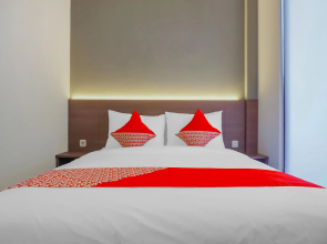 OYO Flagship 90343 Slipi Inn