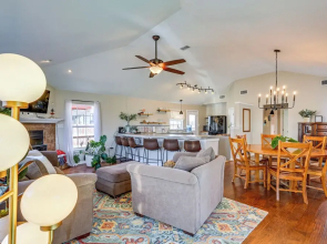 Creekside Cottage w/ Deck & Hot Tub in Belton