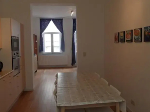 Apartment Tour & Taxis 1