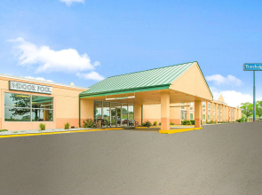 Travelodge by Wyndham Lincoln Airport I-80