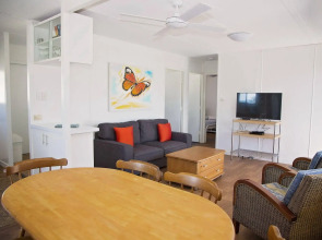 Apollo Jewel Beachfront Apartments