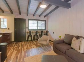 Destination Oak Creek 10 1 Bedroom Apts by RedAwning