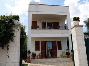 Holiday Villa Close to the Sea, With Garden and Parking Space in Torre Specchia