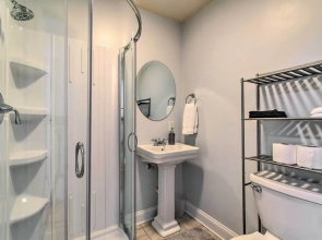 Stylish Wilmington Home, 2 Mi to Riverwalk!