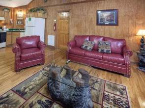 Er31 - Grandma And Granpaws Place - Great Location - Close To Parkway In Pf 2 Bedroom Cabin by RedAwning