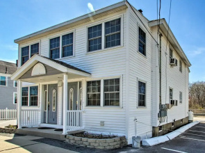 Old Orchard Beach Apt - Walk to Beach & Pier!