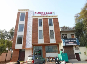 Hotel Almond Leaf By OYO Rooms