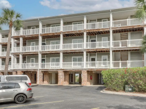 Darien Condo w/ Boat Dock Access: Walk to Downtown