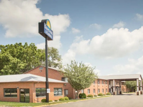 Days Inn & Suites Waterloo