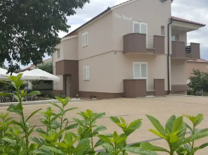 Apartments Villa Visnjik