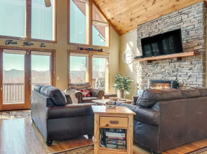Pool, Hot Tub & Mountain Views: Cleveland Cabin