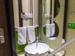 Maidian Theme Hotel (Mudanjiang Railway Station Pedestrian Street)