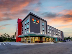 avid hotel Milwaukee West Waukesha by IHG