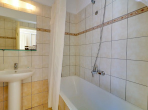 Отель Bomo Tosca Beach