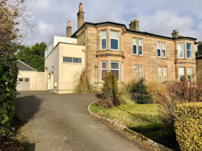 A Spacious Flat with Character - Private Car Space