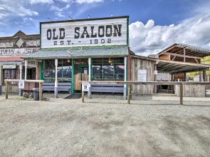 Airy Emigrant Townhome w/ Sweeping Mtn Views!
