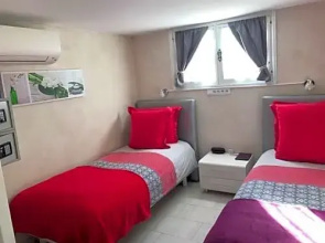 Debbies Crew House