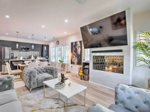 Luxury Smart Home: 2 Miles to Downtown Atlanta!