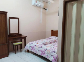 Homestay YatiMizi (Bungalow Station 18, Ipoh)