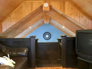 Tranquil Waters Inn - The Deer Lake Loft