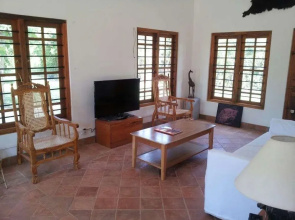 Captain's Lake Safari Lodge