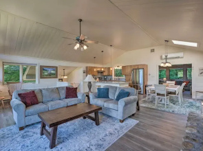 House w/ Balcony ~ 5 Mi to Cranmore Resort!