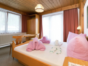 Apartment in Ski Paradise Near Trails