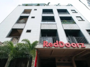 RedDoorz Plus @ Canley Residential