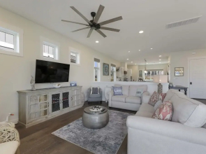 Modern Kingsland Lake Front House w/ Heated Pool!