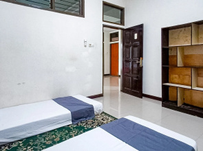RedDoorz @ RRR Guesthouse Mataram