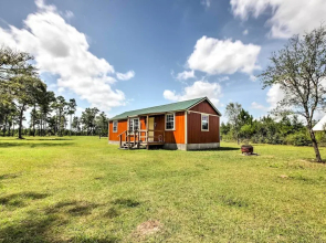 Tranquil Plantersville Cabin: Farm Animals On-site