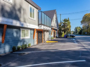 Qualicum Beach Ocean Suites