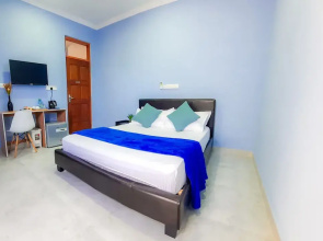 Hide Inn Blue