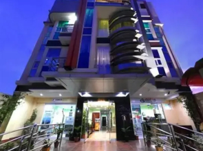 Rooms R Us - Voyagers Palace