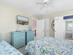 Heaven's Anchor 3 Bedroom Home by RedAwning