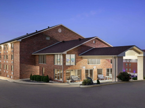 AmericInn by Wyndham Branson & Conference Center