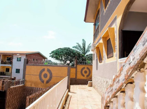 Odza, Modern Apartment, 3 Bedrooms, Private Parking