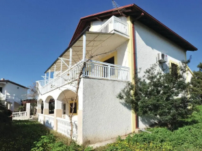 Stunning Home in Marina With Wifi and 2 Bedrooms