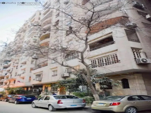 Modern 3 Bedroom Apartment Walk to Cafés & Bookstores