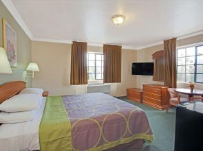 Super 8 by Wyndham Hollywood/LA Area