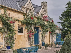 Alium Cottage Gileston Manor