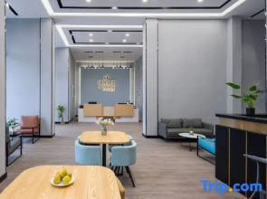 Red Pure Silver Beach Hotel (Beihai Yinzh an International Passenger Port Store)