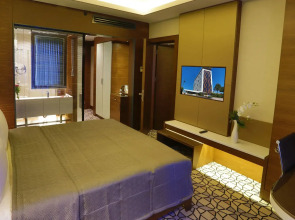 Royal Stay Palace Hotel