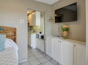 Tucson Studio w/ Private Backyard - Great Location