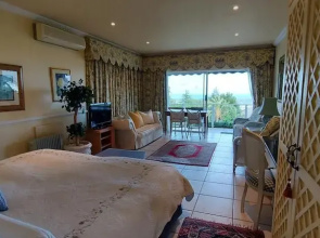 Roosboom Luxury Guest Studio - Upper Terrace One With Sea View, 2 Guets Capetown