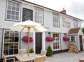 The Horse & Cart Inn