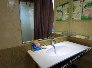 Ruisi Business Hotel (Liuzhou Wuxing Pedestrian Street People’s Square)